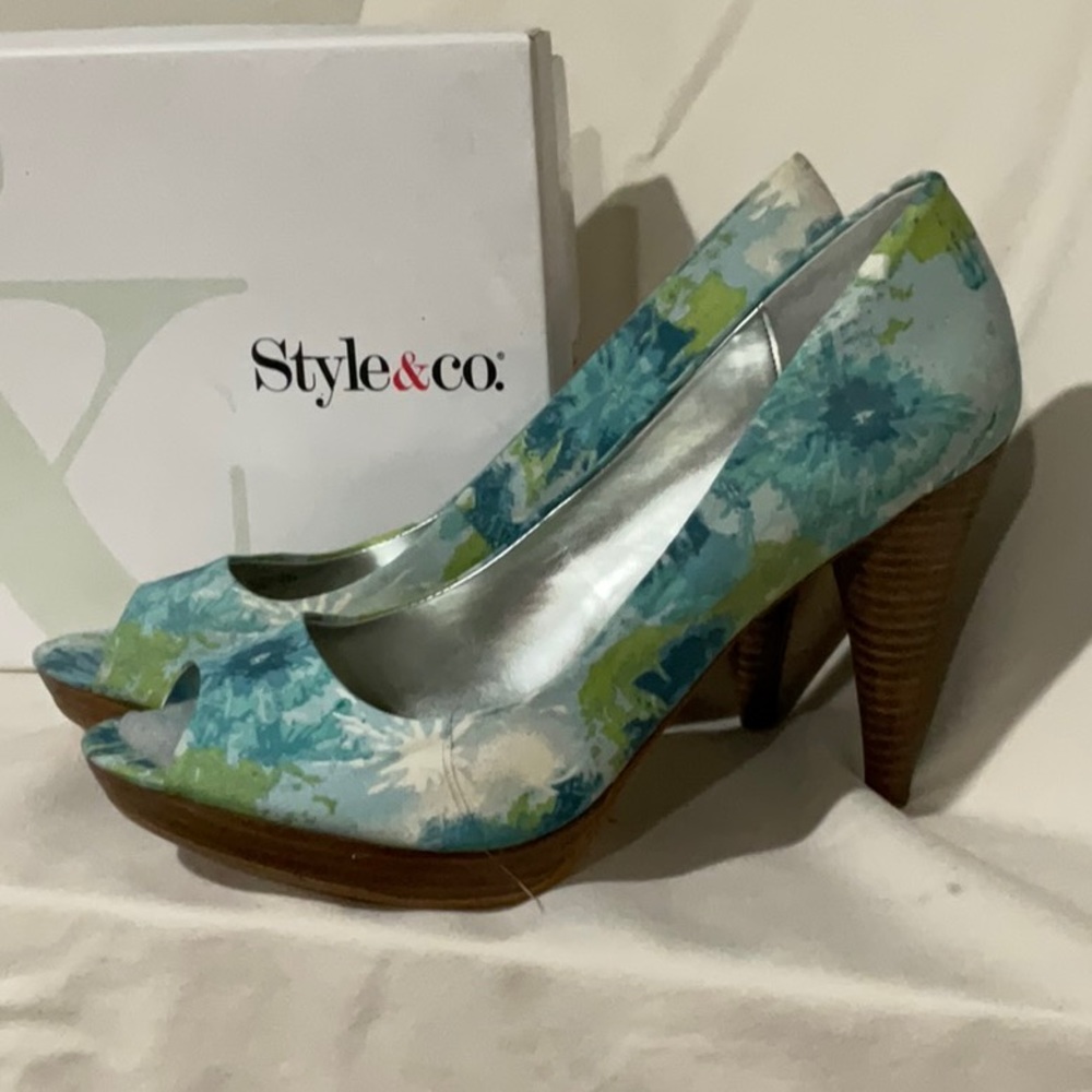 Style & Co Blue Floral Heels
